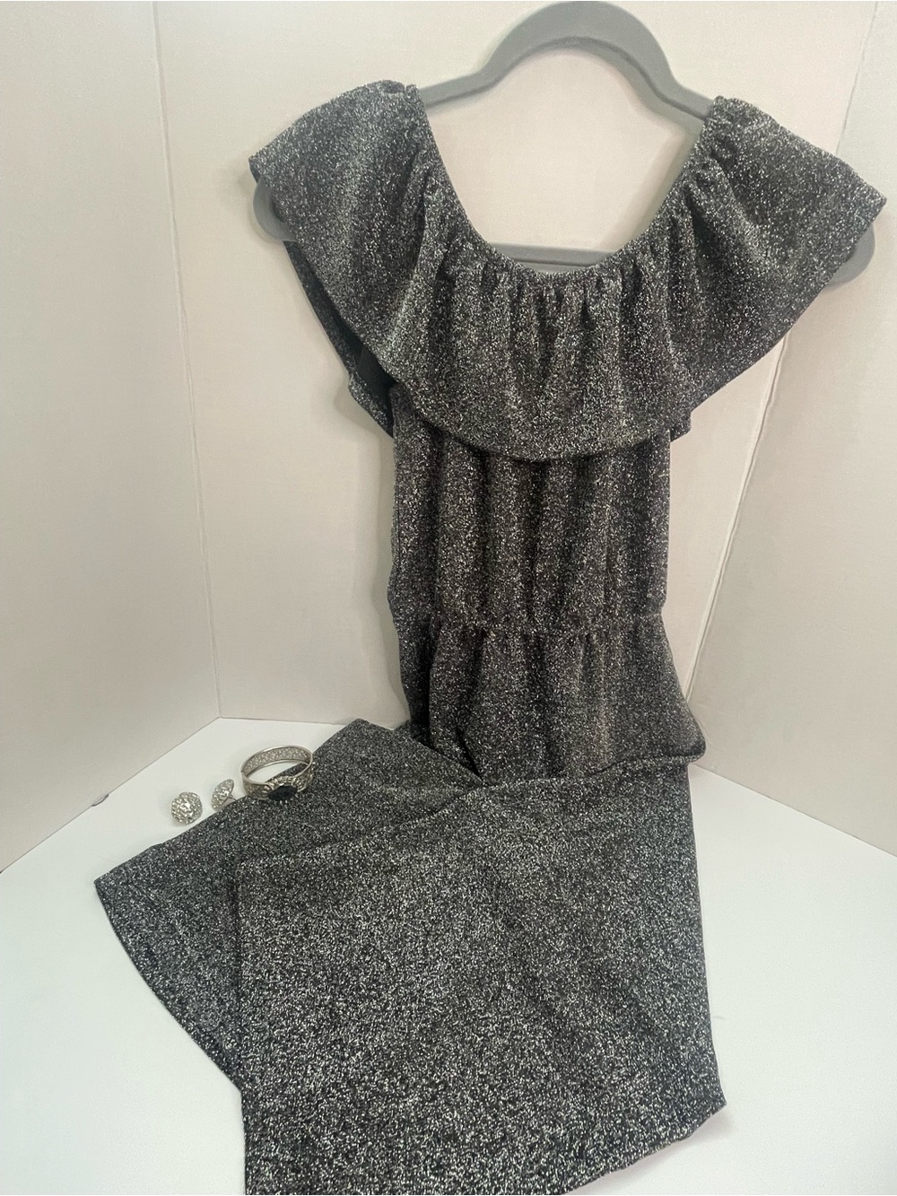 3-Piece Metallic Silver Glitter Jumpsuit & Matching Vintage-Style Jewelry Set